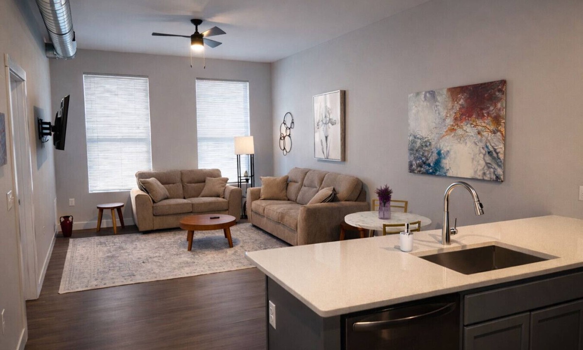 Downtown Eau Claire Apartment | Downtown Eau Claire 1BR on S Barstow