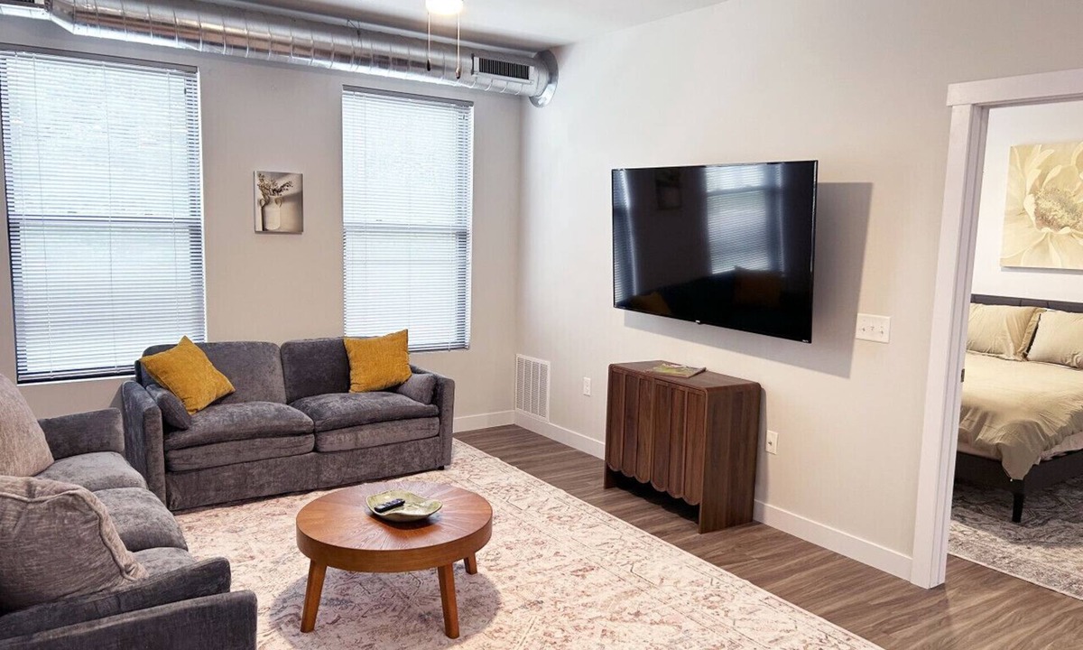 Downtown Eau Claire Apartment | Downtown EC 2bdrm w/parking