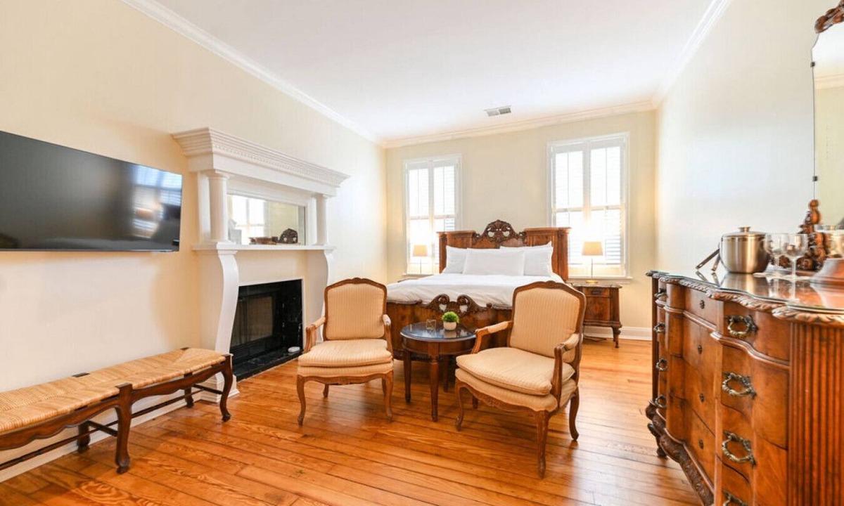 Edenton Bed & Breakfast | Downtown Edenton Boutique Hotel Queen Suite Breakfast included