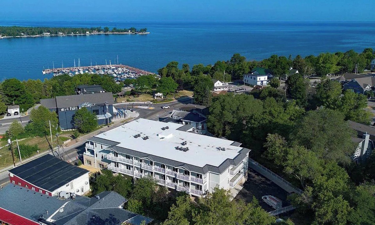 Egg Harbor Condo | Downtown Egg Harbor Luxury Condo - 2 King Suites