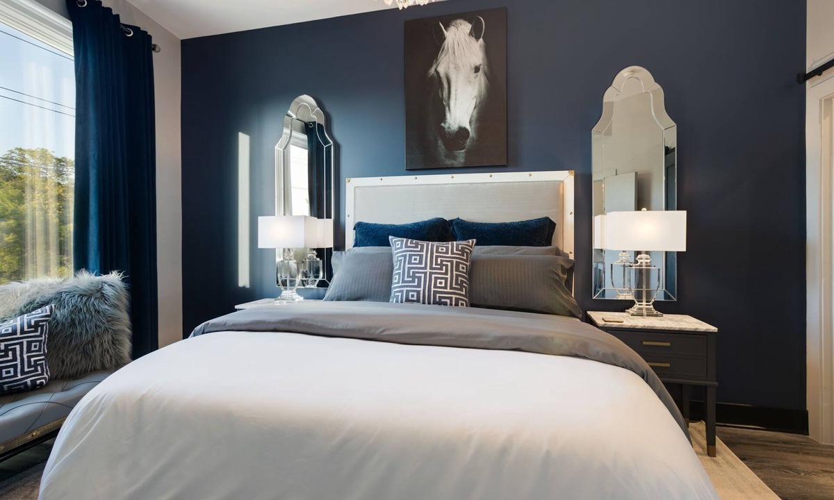 Hadley - Washington Condo | Downtown Exquisite Couples Weekend Getaway+Parking