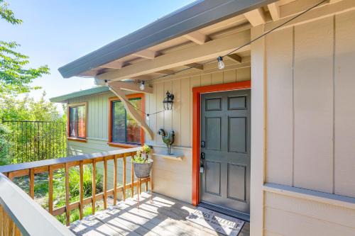Fair Oaks House | Downtown Fair Oaks Home ~ 15 Mi to Sacramento!