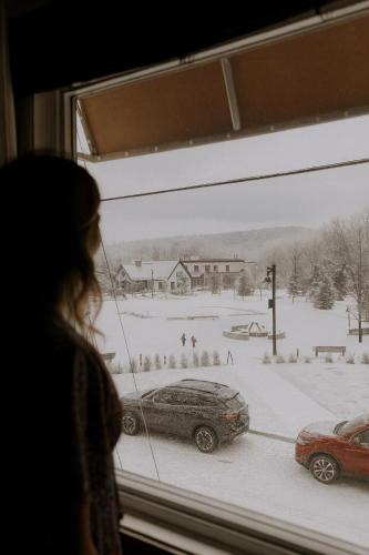 Mont-Tremblant Apartment | Downtown - FREE shuttle to Ski Resort - Ice Rink