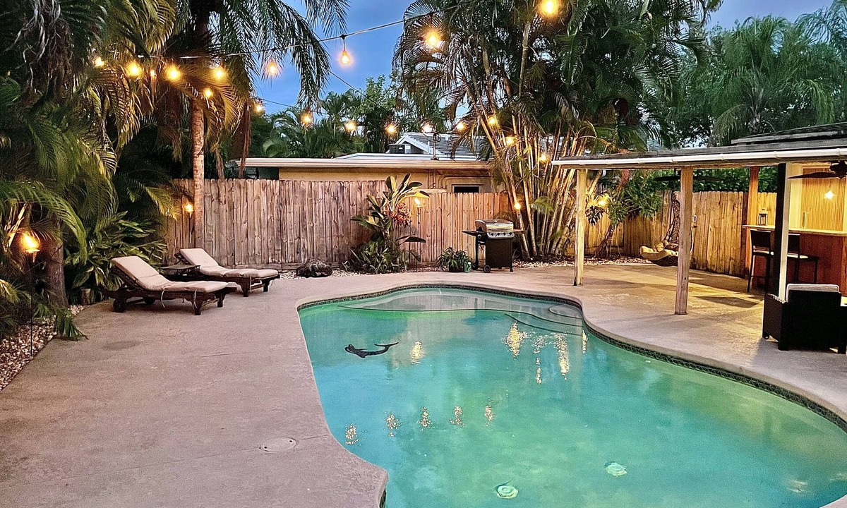 Shady Banks House | Downtown Ft Lauderdale PRIVATE HEATED Pool Home- 3.5mi to beach