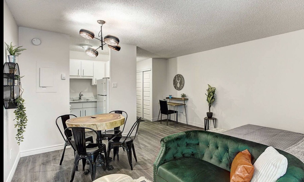Latin Quarter Apartment | Downtown Fun Space /W Balcony And Queen Bed