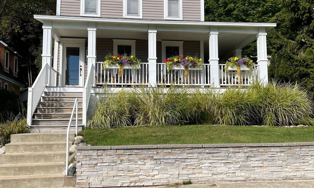 Harbor Springs House | Downtown Harbor Springs Haven—Walk to Beach, Shops & Restaurants