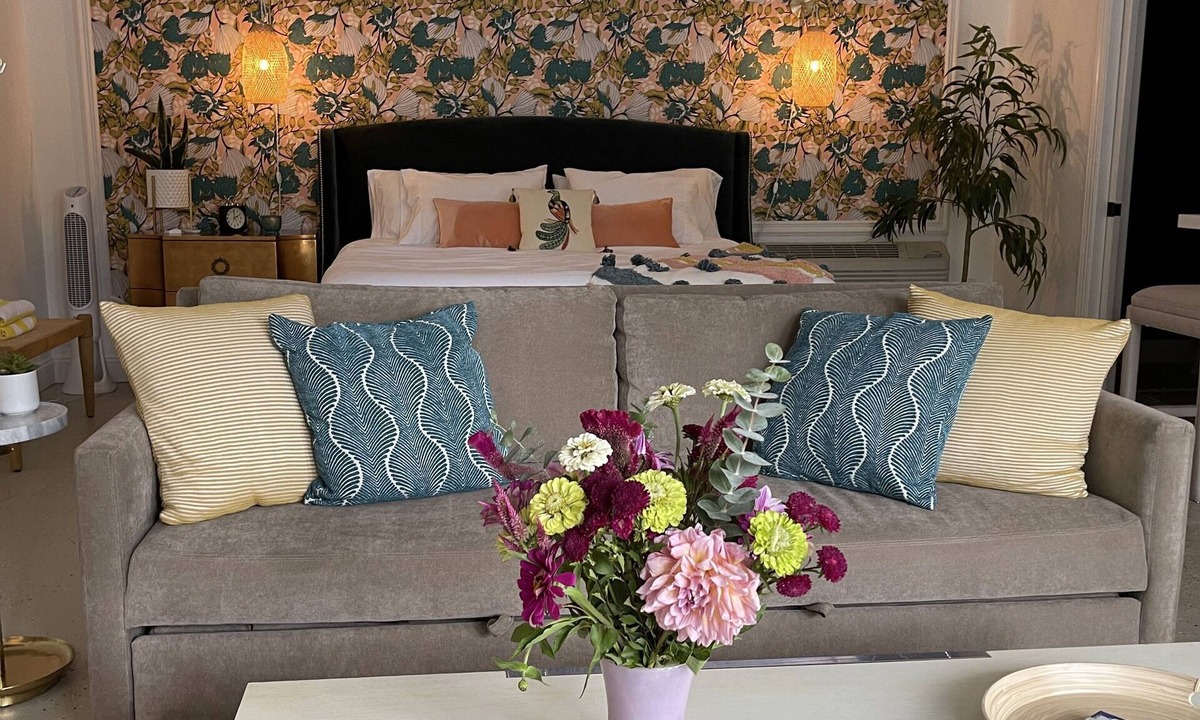 Hickory Apartment | Downtown Hickory Lounge