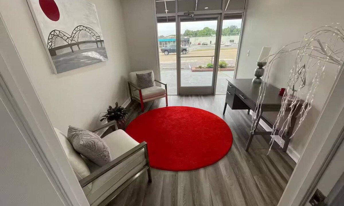 Uptown Apartment | Downtown Hideaway for 6!
