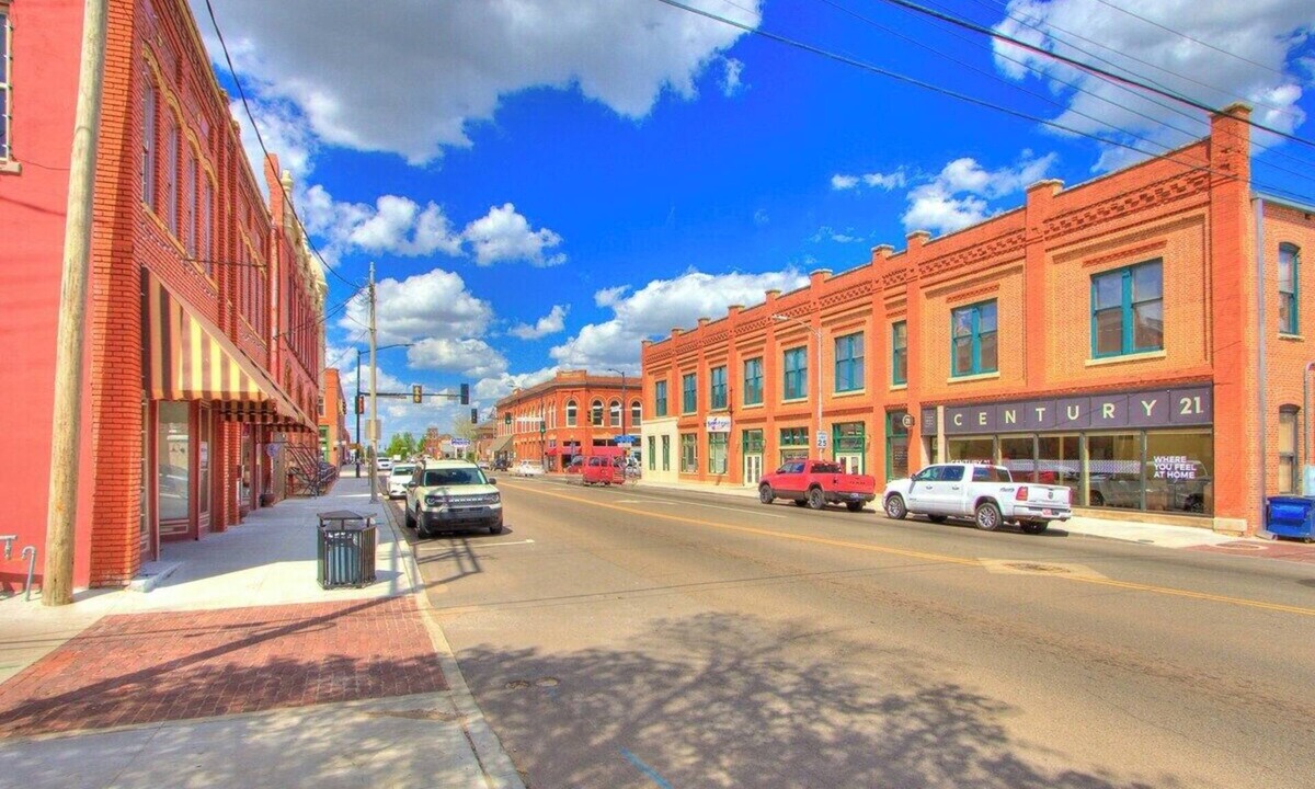 Guthrie Apartment | Downtown Historic Apt. Sleeps 4. Wi-fi. Pets OK!