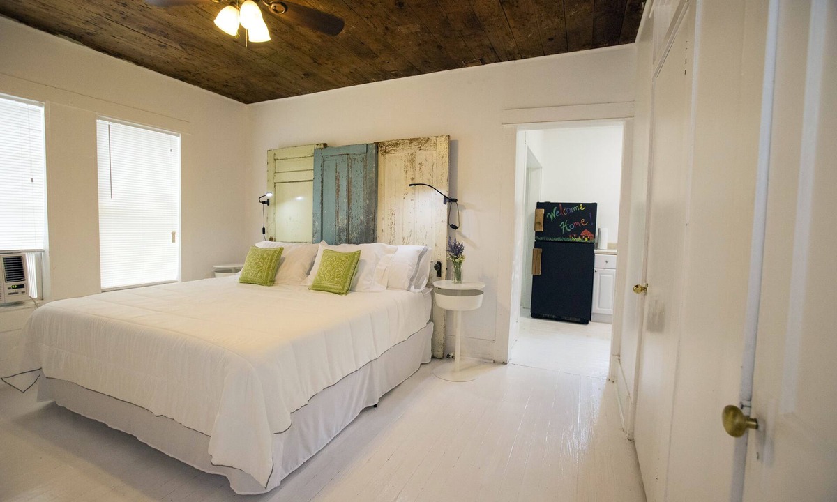 Eastside Promise Neighborhood Apartment | Downtown Historic Neighborhood, great location.