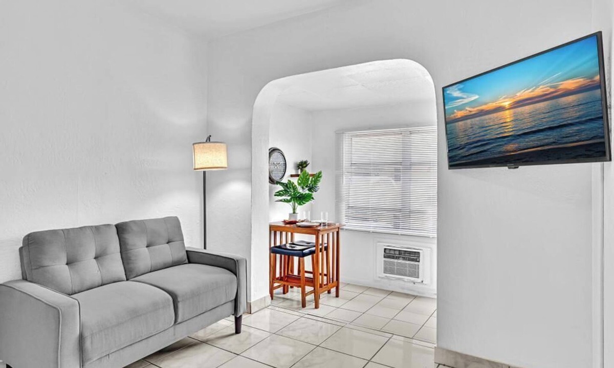 Downtown Hollywood Apartment | Downtown Hollywood Beach Blvd Studio Getaway