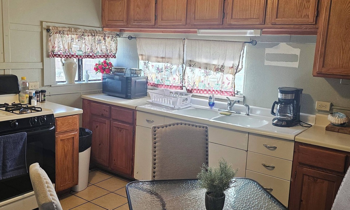 Alamosa House | Downtown home family and pets.