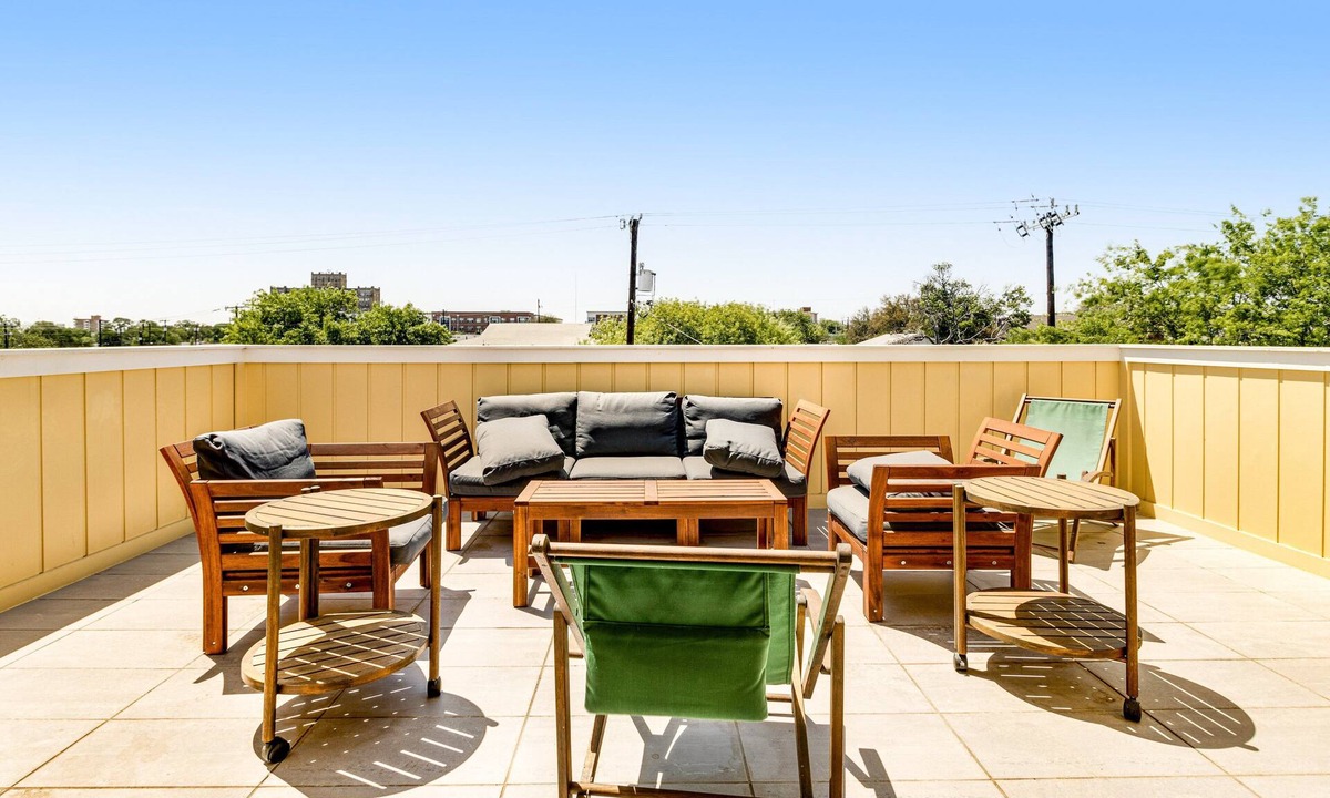 Tobin Hill House | Downtown home with WiFi, central AC, furnished rooftop deck, and full kitchen