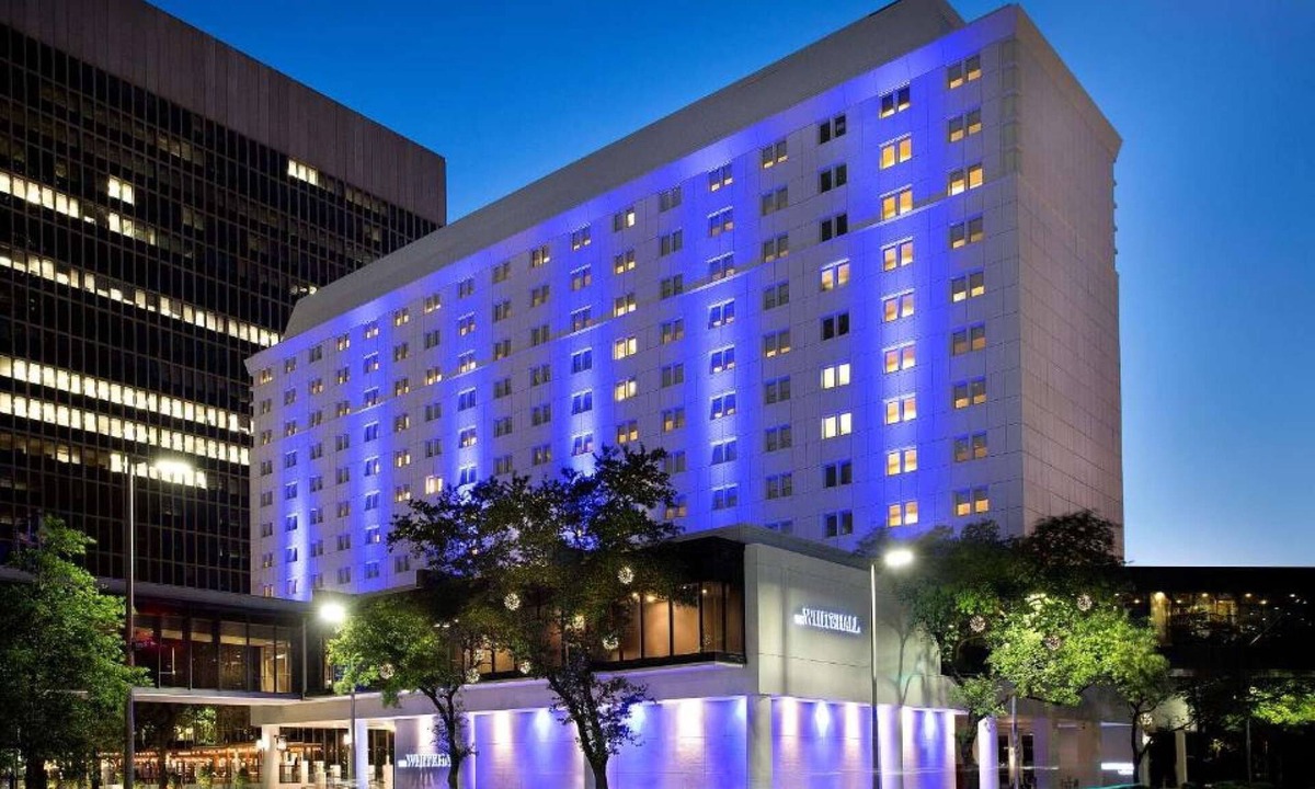 Central Business District Hotel | Downtown Houston Retreat | Free Shuttle + Outdoor Pool