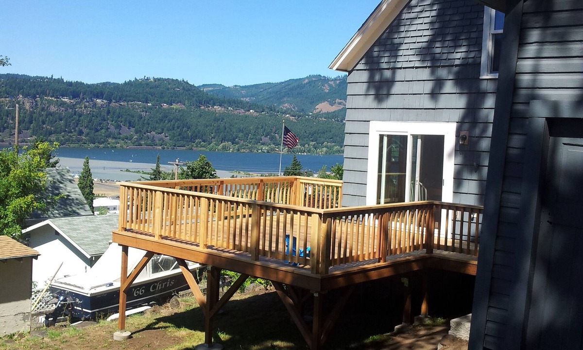 Hood River House | Downtown HR Charming 3 BR Home w/180 River Views
