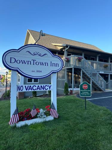Sister Bay Hotel | DownTown Inn