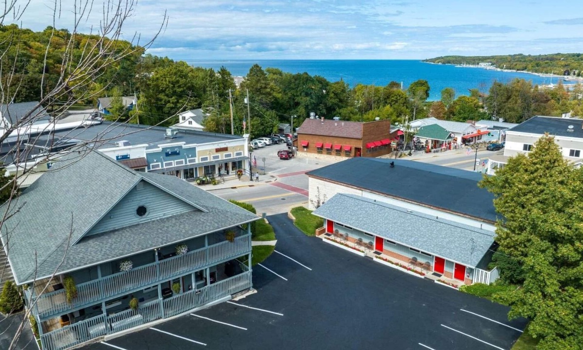 Sister Bay Hotel | DownTown Inn