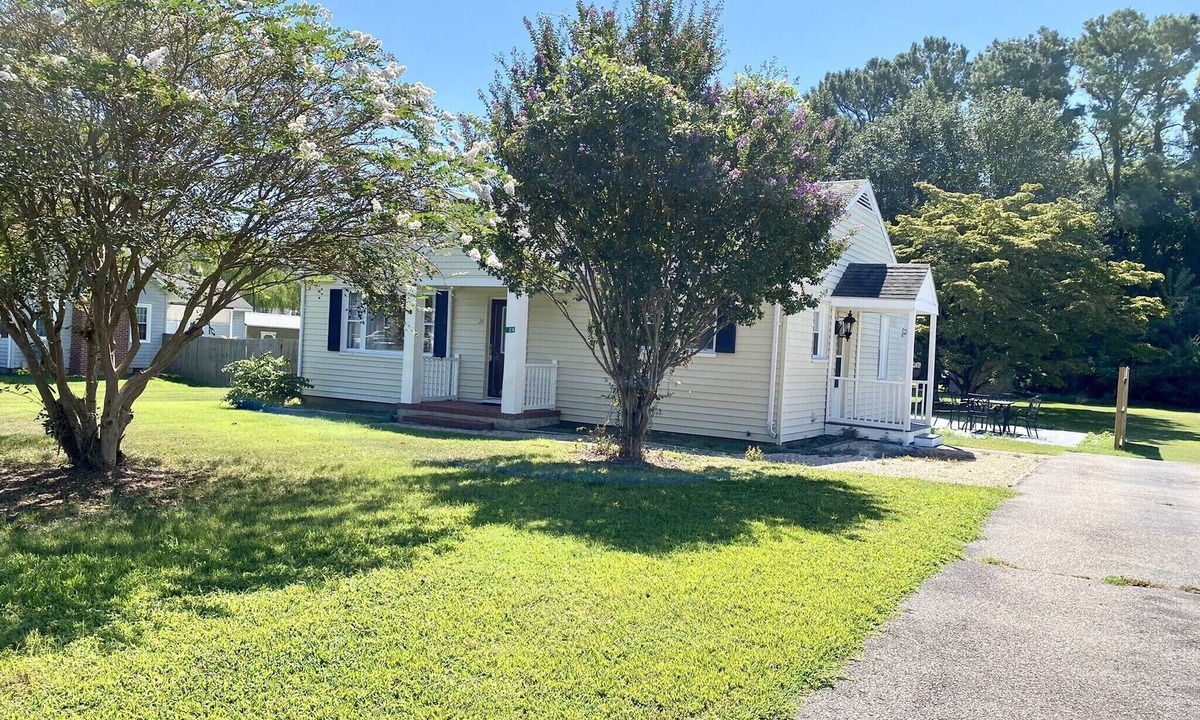 Kilmarnock House | Downtown Kilmarnock Gem - High speed WiFi