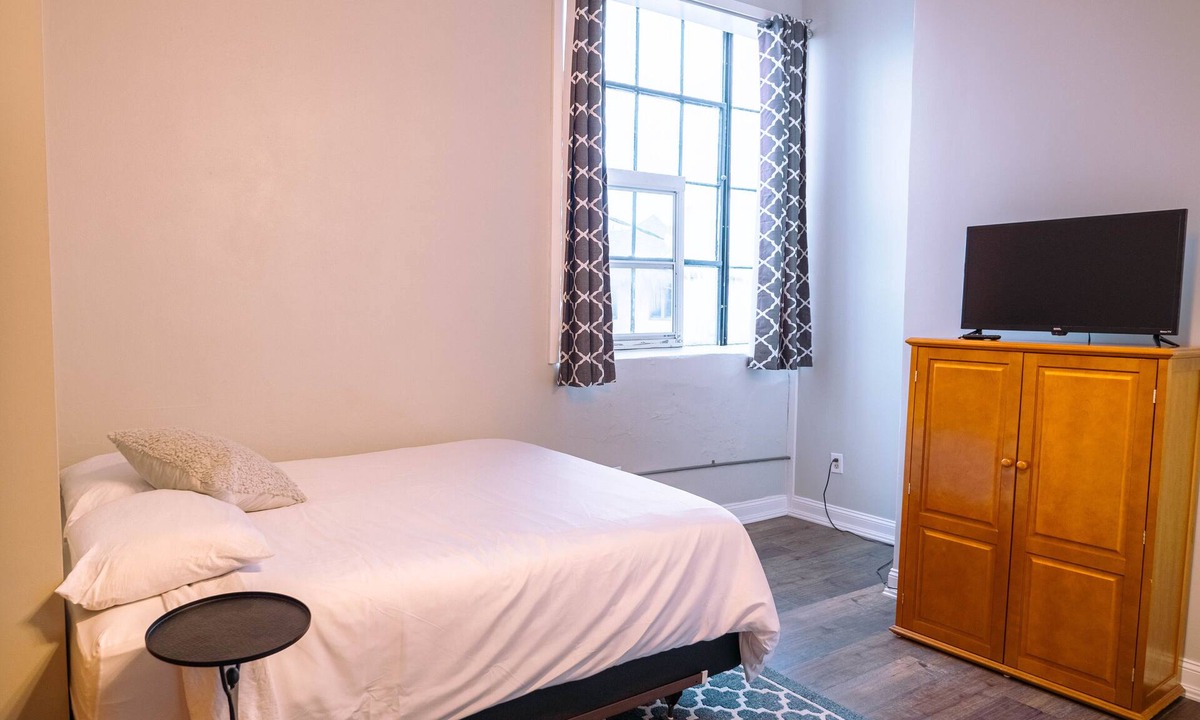 Downtown Lafayette Historic District Condo | Downtown Lafayette Queen Suiten