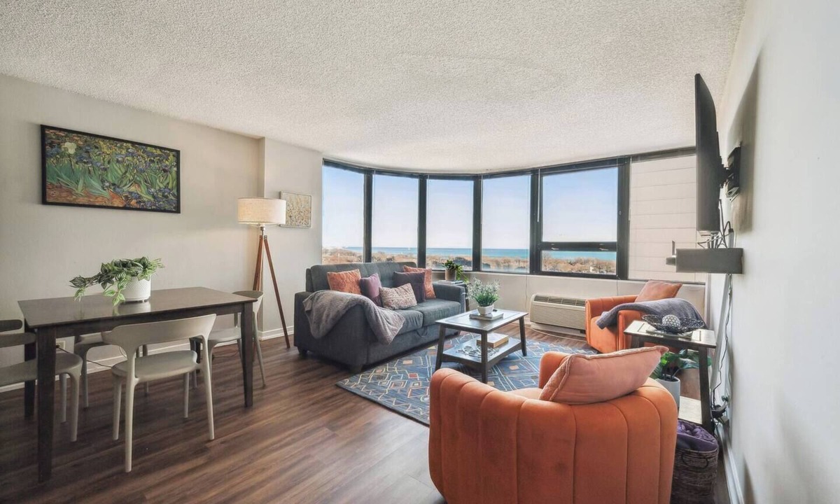 South Loop Condo | Downtown Lake VIEWS, Mich Ave, Museums 2bd/2ba