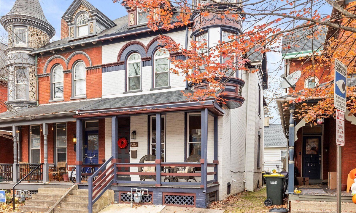 Lancaster House | Downtown Lancaster 3BR 2.5BA Entire Home w/Private Sauna + Free Parking