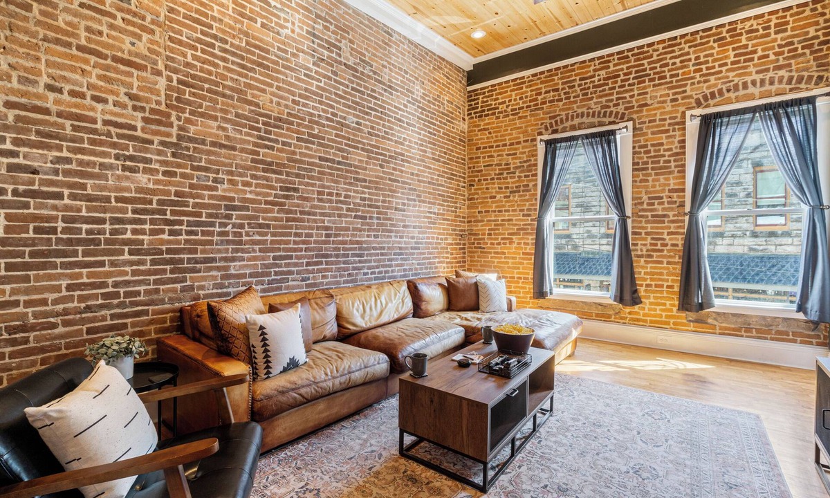 Eureka Springs Historic District Apartment | Downtown Loft on Spring, Sleeps 7, Near Basin Park