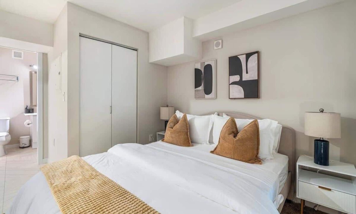 Downtown Cincinnati Apartment | Downtown Loft with Pool & Rooftop