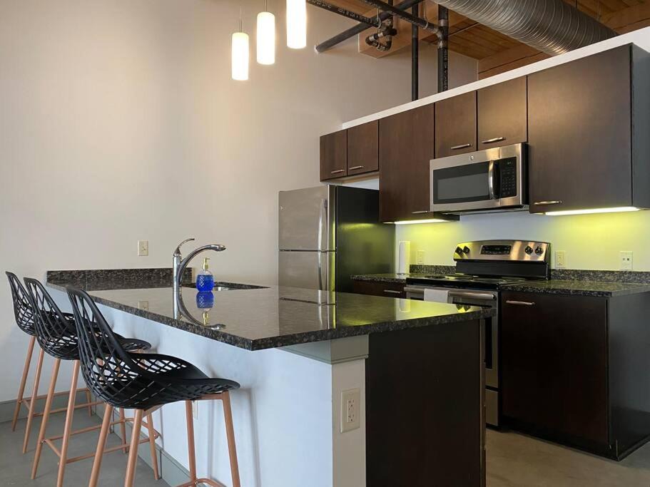 Quality Hill Apartment | Downtown Loft with Skyline View