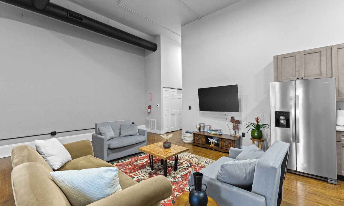 Delaware Apartment | Downtown Luxurious