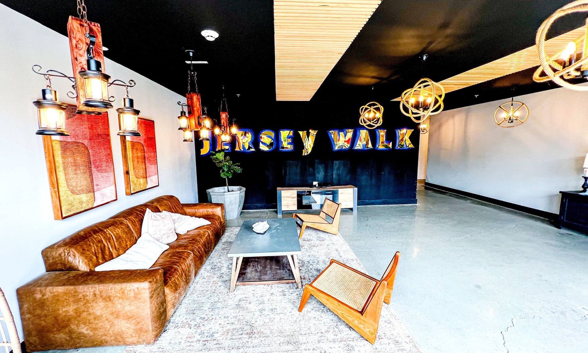 Elizabeth Apartment | Downtown Luxury Apartment