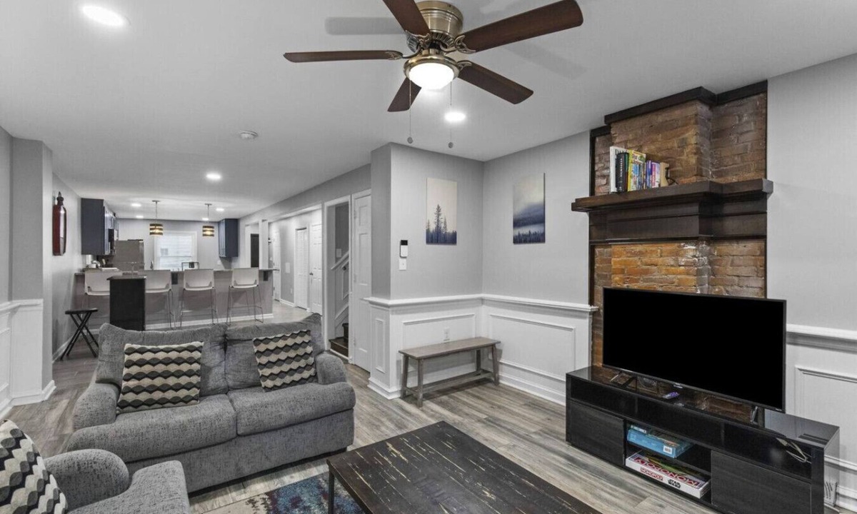 Downtown Wilmington Villa | Downtown Luxury | Free Parking | Steps to DuPont