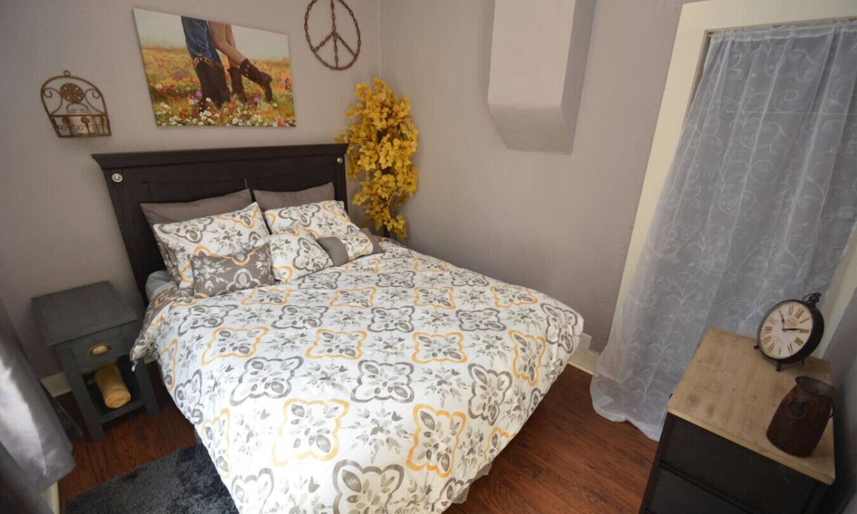 Manitou Springs Apartment | Downtown Manitou Suite
