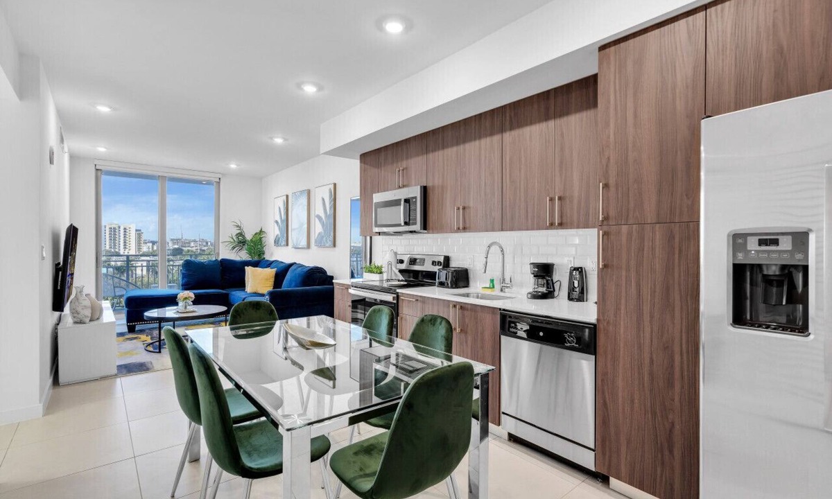 Overtown Apartment | Downtown Miami 3BR | Pool + Free Parking