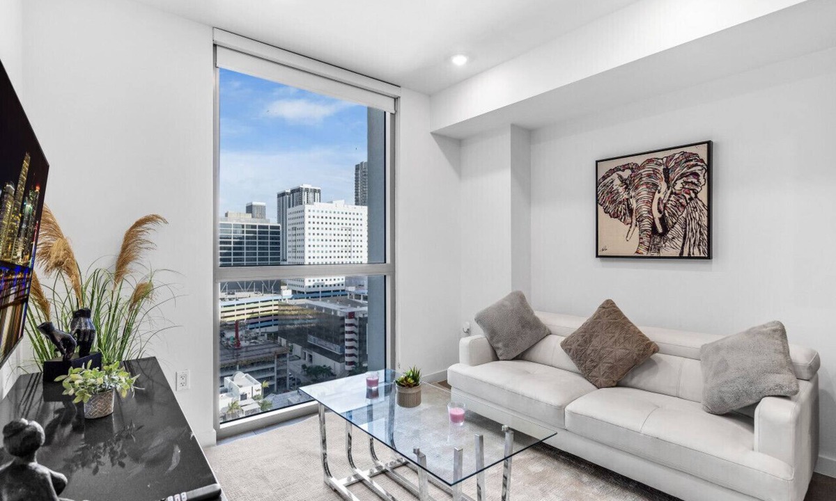 Overtown Apartment | Downtown Miami City View 1BR | Free Parking