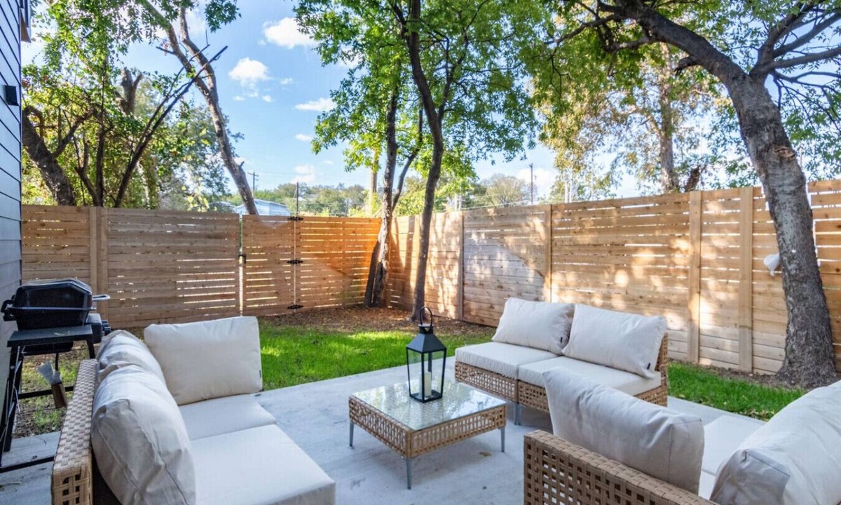 Govalle Apartment | Downtown Modern Retreat: Steps from Everything