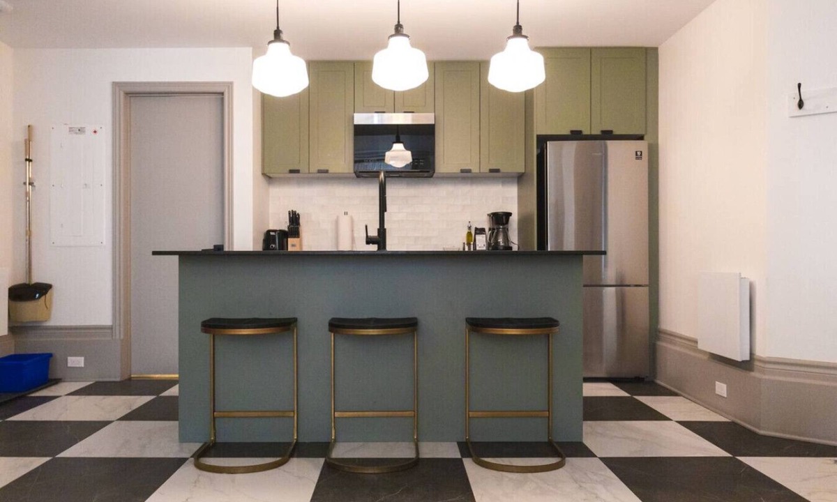 Shaughnessy Village Apartment | Downtown Montreal: 3-Bedroom 1.5 bathroom