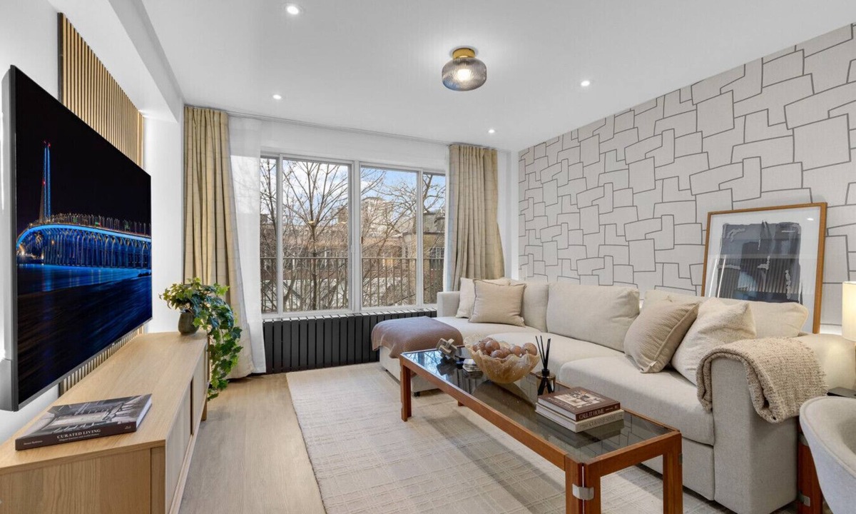 Milton Park Apartment | Downtown Montreal Galerie W/Balcony | 1BR King Bed, Sofa Bed, Parking, TV & Gym
