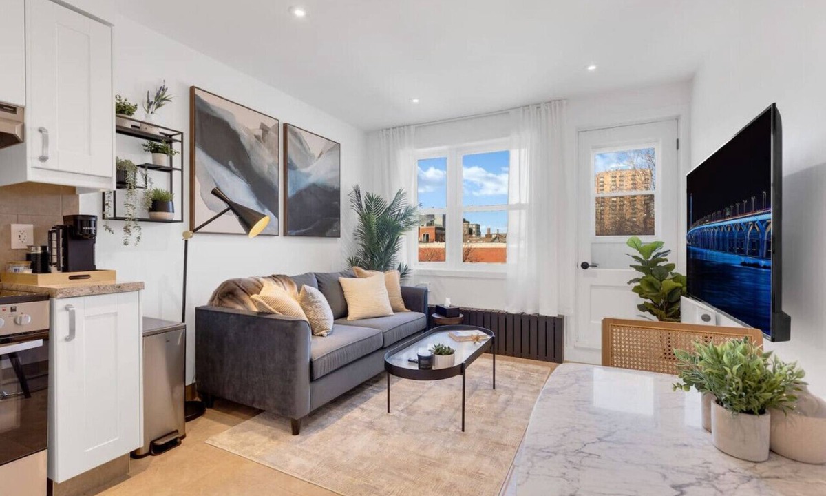 Milton Park Apartment | Downtown Montreal Speakeasy 501 | Balcony, Queen Bed, Sofa Bed, Parking & 65` TV