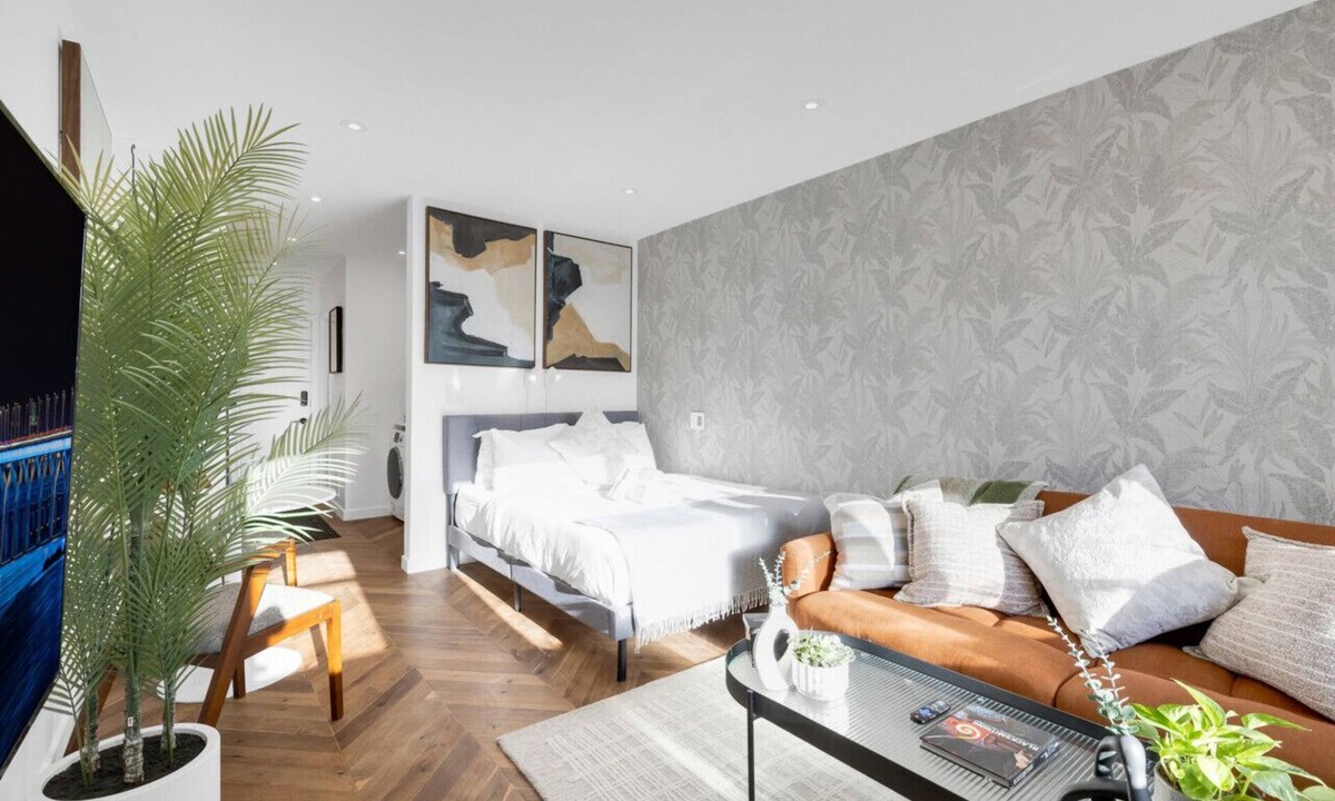 Milton Park Apartment | Downtown Montreal Speakeasy 503 | Balcony, Queen Bed, Sofa Bed, Parking & 65` TV