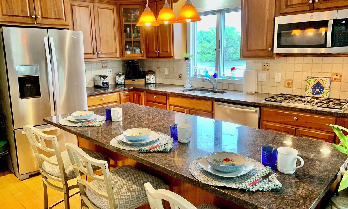 Mystic House | Downtown Mystic Waterfront Oasis