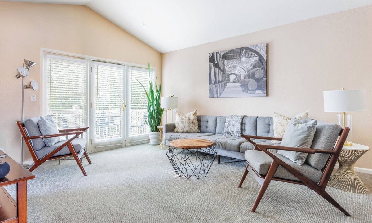 Napa Condo | Downtown Napa! Unit D Walk to Everything!