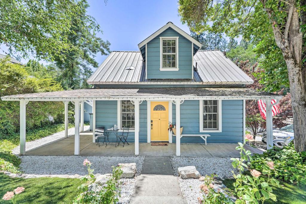 Nevada City House | Downtown Nevada City 1900 Victorian Retreat!