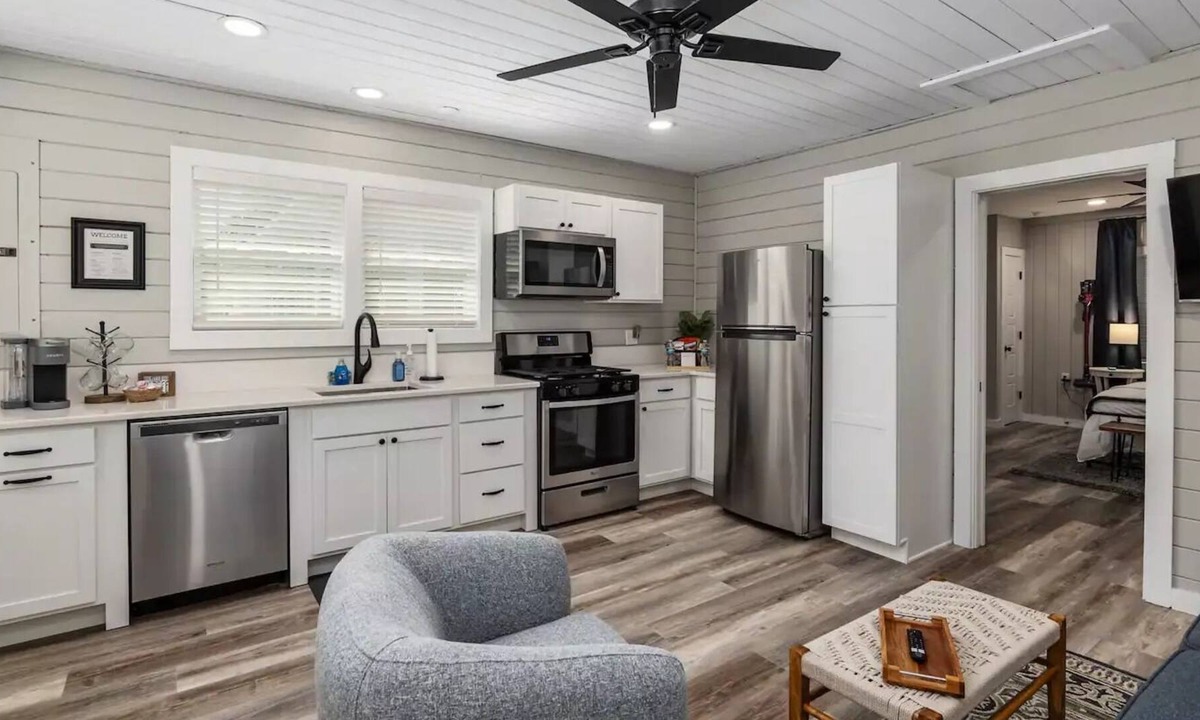 Historic District Cottage | Downtown Ocala Cottage