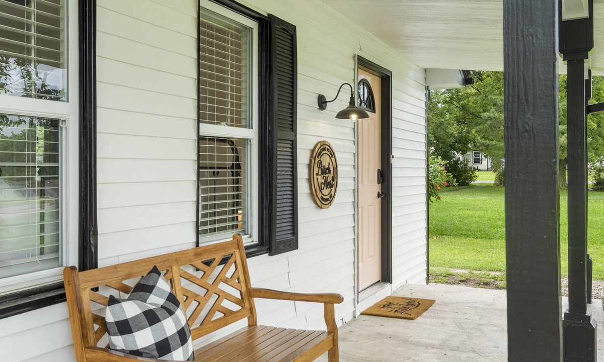 Owasso House | DOWNTOWN OWASSO! Newly Remodeled. The Birch Nest