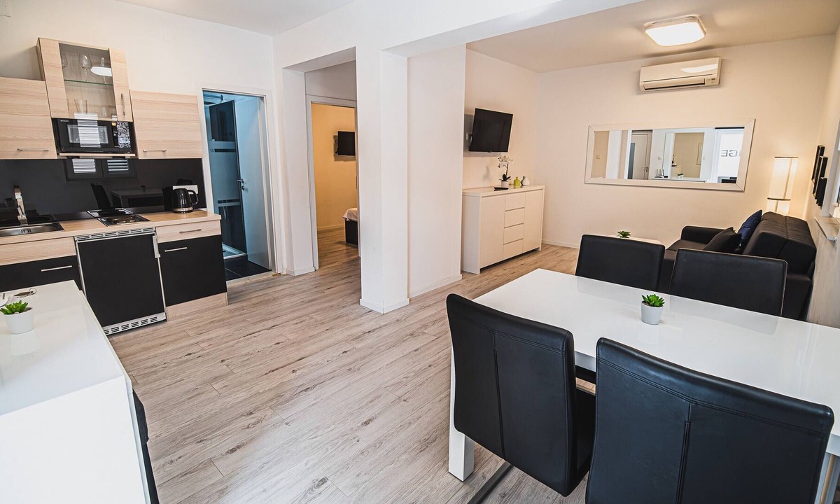 Vodice Apartment | Downtown Park Apartment with Balcony 5