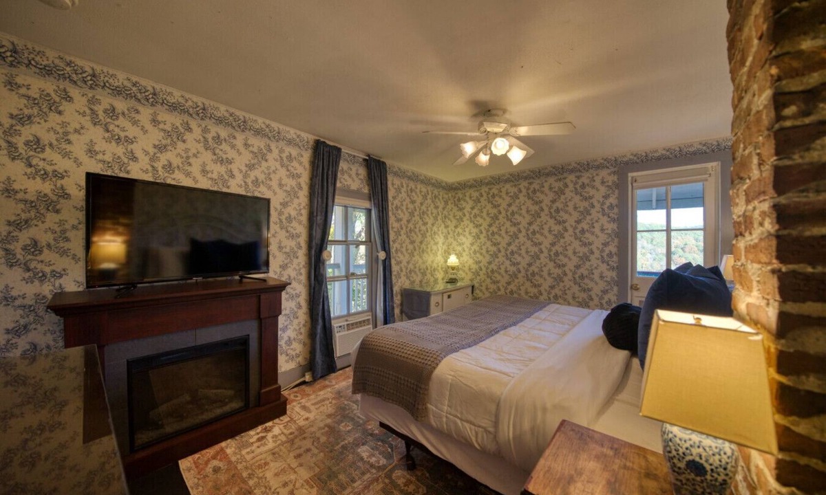 Eureka Springs Historic District House | Downtown Parking Room With a View Piedmont