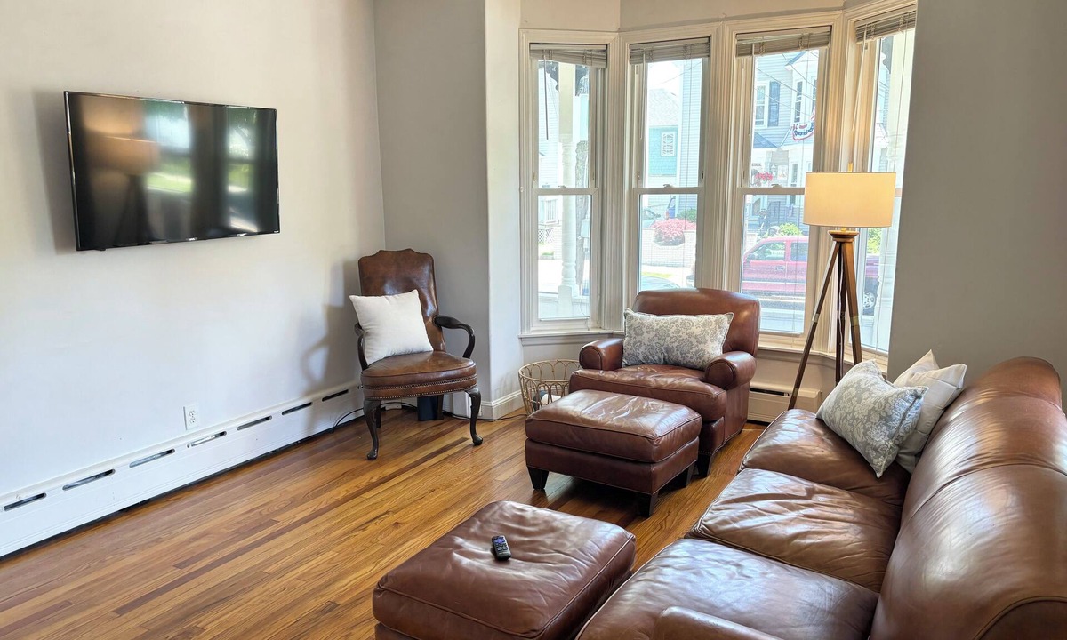 Bristol House | Downtown Patriotic Bristol!