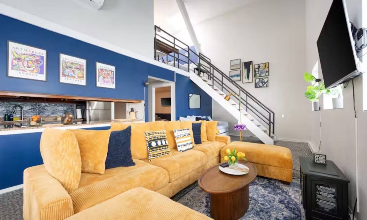 The Loop Apartment | DOWNTOWN PENTHOUSE Vintage Loft #6 2bd/1.5ba +private balcony & gym
