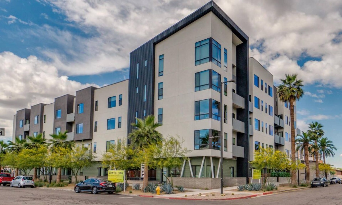 Evans Churchill Condo | Downtown Phoenix Vibes