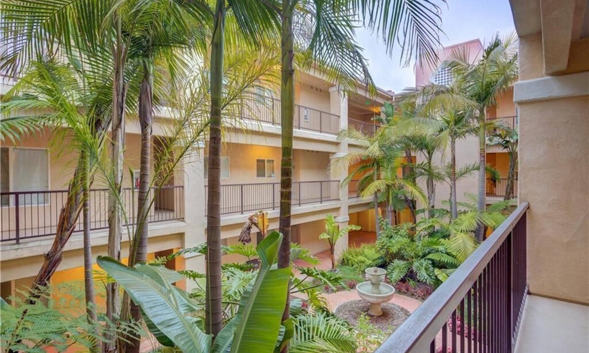 Downtown Condo | Downtown Pismo Beach modern, updated, single-level